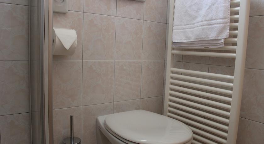 Schenna Garni Eden Bed & Breakfast Kamer foto